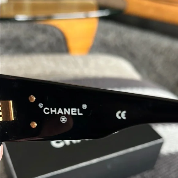 CHANEL Black Sunglasses with Gold Logo - Picture 5 of 11